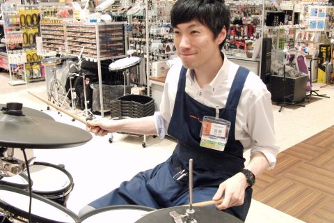 スタッフ写真 副店長 吉岡