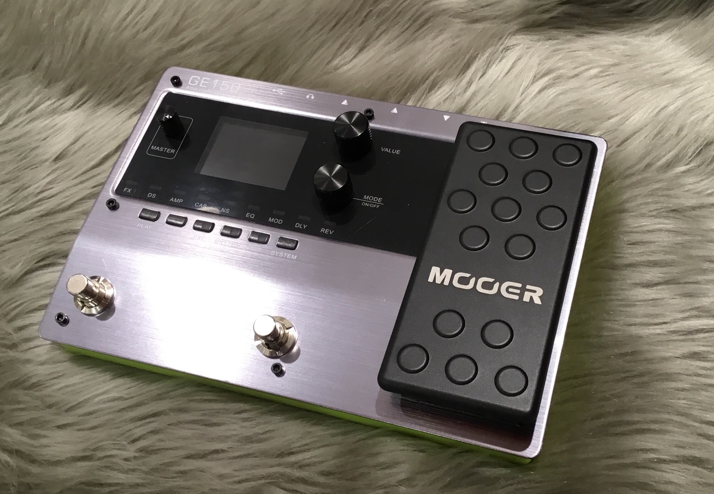 *SNS話題の新製品ついに解禁！「Mooer GE150」 皆様こんにちは。イオンモール日の出店エフェクター担当の鈴木です。 【MOOER】の新製品【GE150】が当店に入荷しました！ 発売日と同時に商品の詳細を発表ということで発注には勇気が必要でしたが日頃のMooerにおける絶大な信頼が勇気をくれ […]