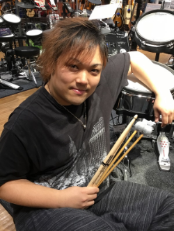 ドラム科講師　石田