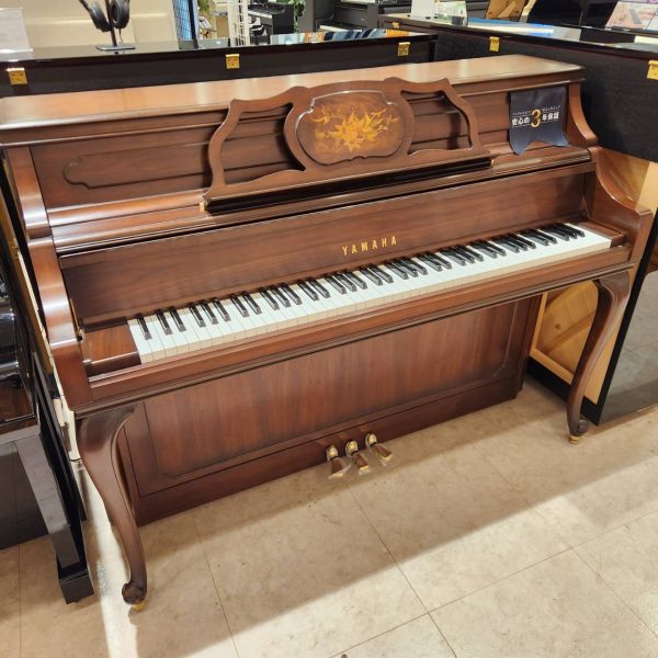 YAMAHA　W100WnC【1992年製】<br />
<br />
販売価格：￥671,000<br />
購入特典：選べるトップカバー・ピアノ椅子・インシュレーターor敷板・お手入れセット