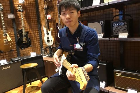 スタッフ写真 エレキギター担当 有我