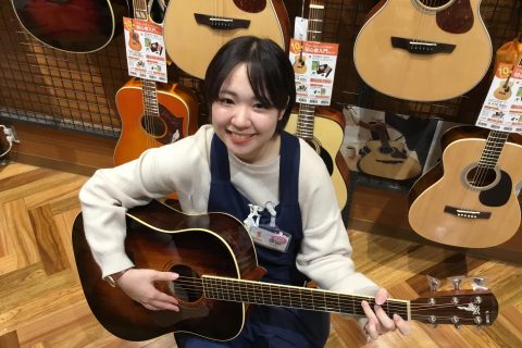 スタッフ写真 ギターアクセサリー・シンセサイザー担当 豊田