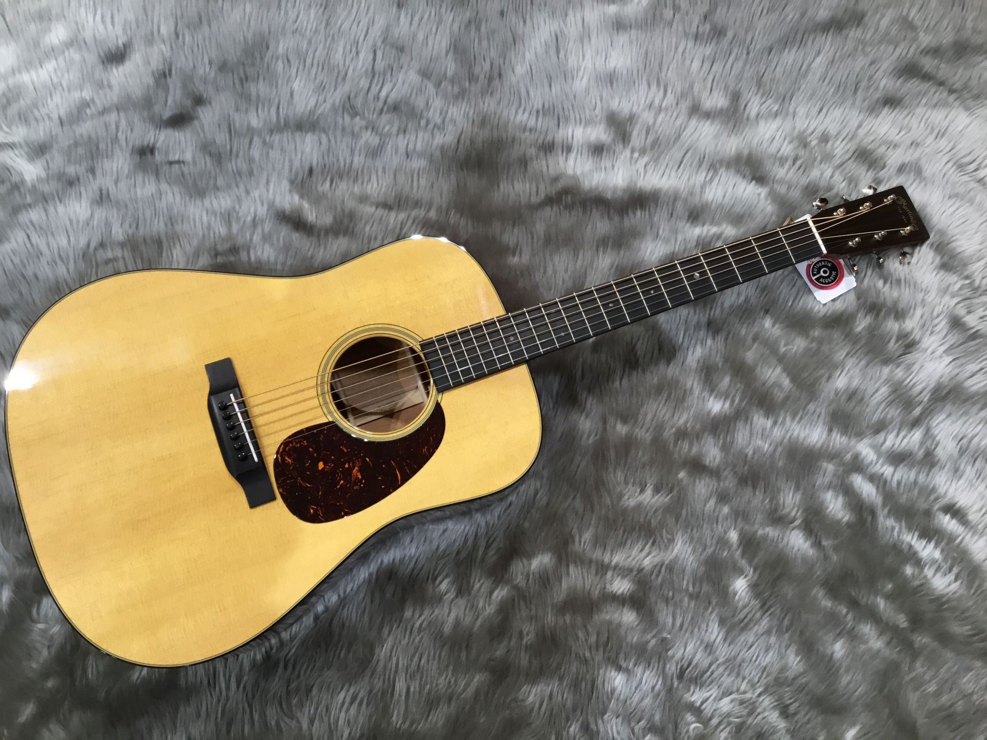 Martin D-18 入荷しました！！