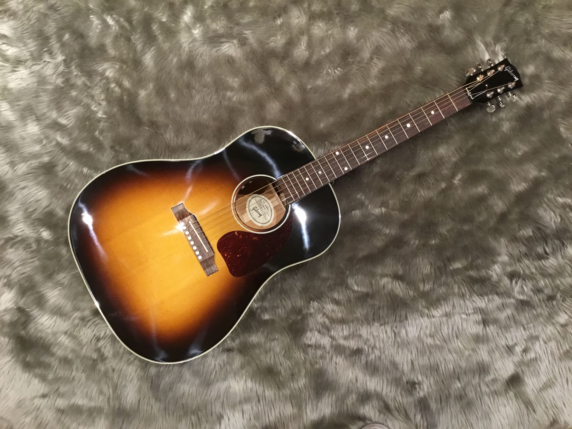 ***アコギといえばこれ！GIBSON J-45が入荷致しました！！ 本日！2019年モデルのGibson J-45が入荷致しましたのでご紹介させて頂きます！ **Gibson J-45とは？ Gibson J-45は、1942年に発売以来、数々の有名アーティストたちに愛されたアコースティックギター […]