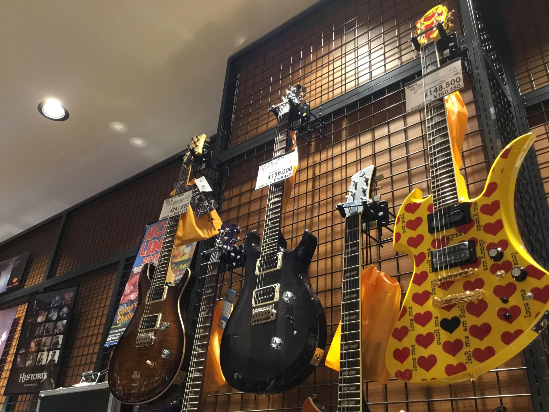 *新着ギターが続々！！ PRSやFender、YAMAHAのエレキギター、ベースが続々入荷致しました！！ エレキギター、ベースをお探しのお客様はぜひ、当店へお立ち寄りください！！ **PRS ***CE24 B3 CE24独特のトーンと明瞭なサウンドを更に際立たせるべくピックアップにはPaul自身の […]