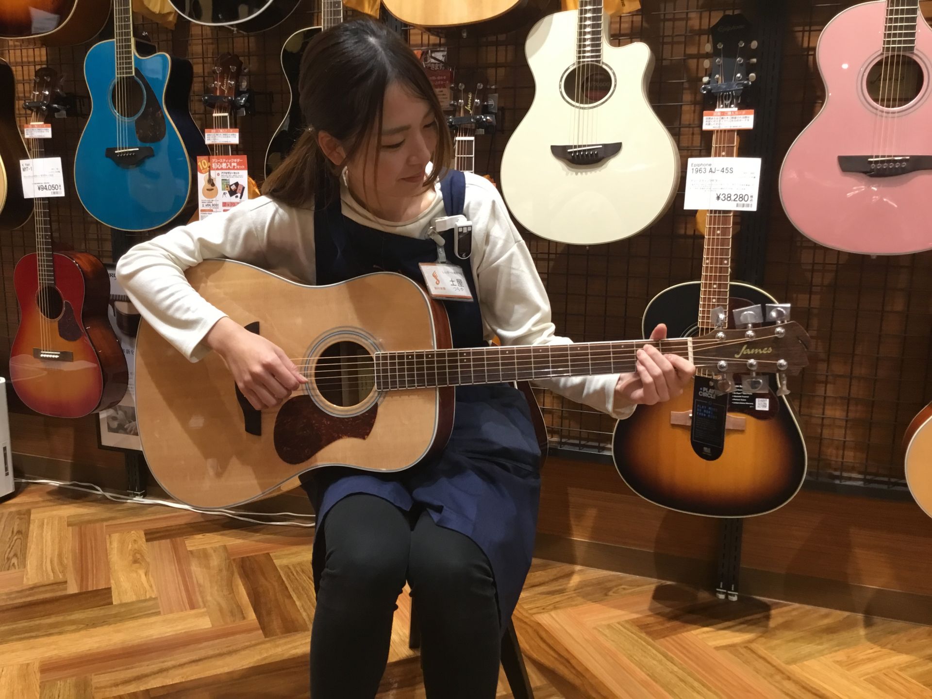はじめてのアーコスティックギター選びは、ららぽーと湘南平塚店へ 