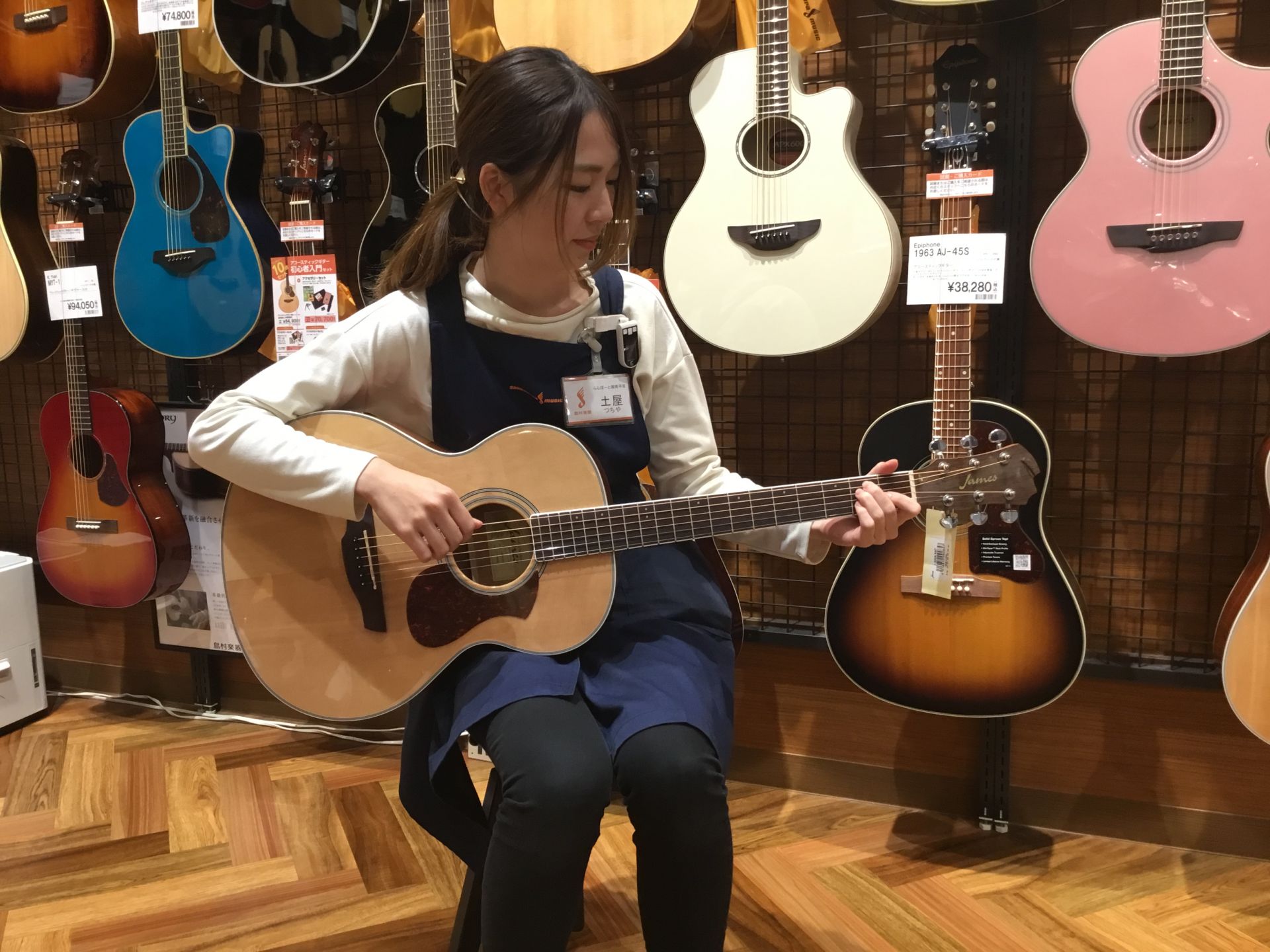 はじめてのアーコスティックギター選びは、ららぽーと湘南平塚店へ 
