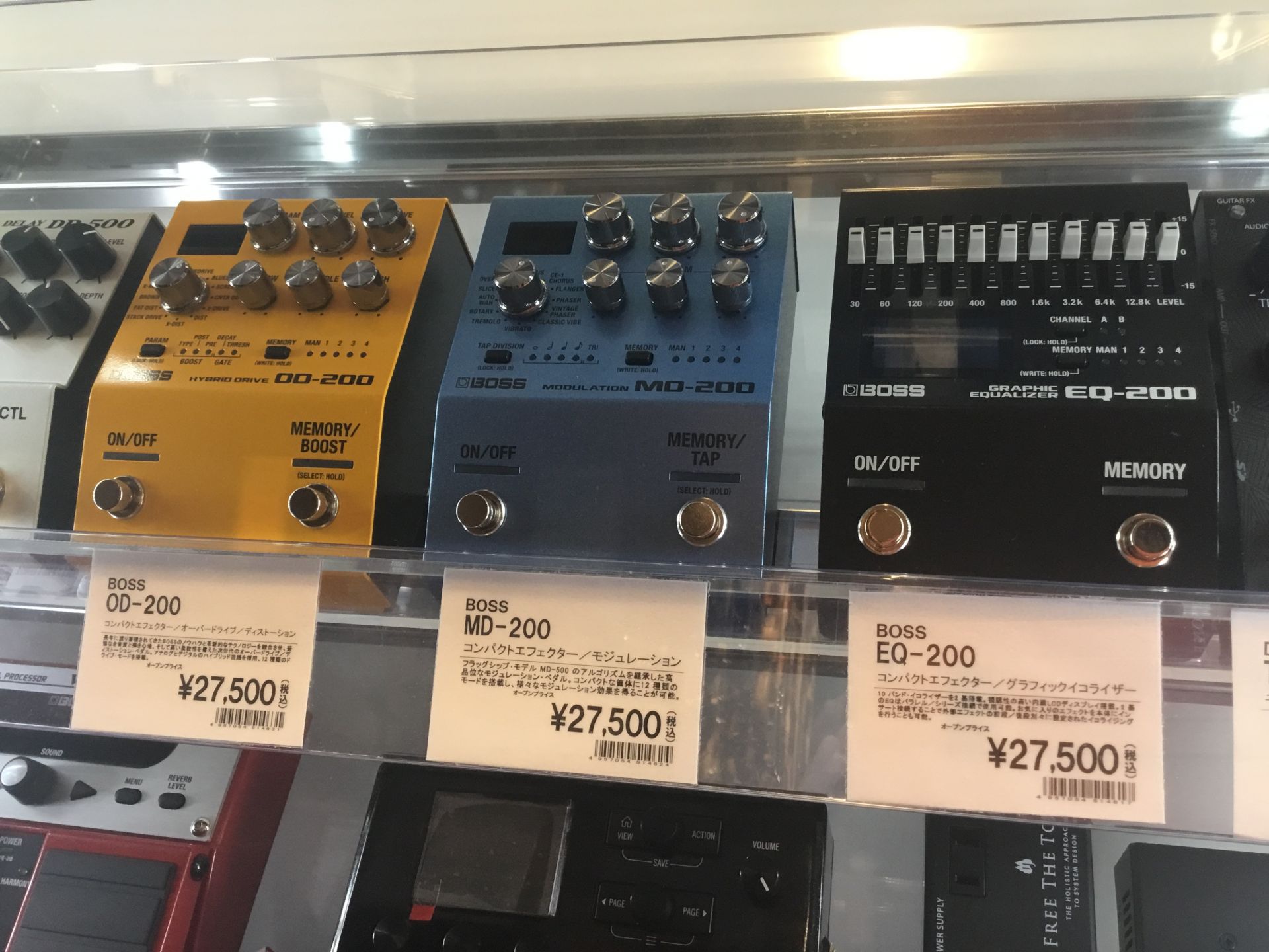 BOSSエフェクターの新製品「200シリーズ」より、OD-200、MD-200、EQ-200が入荷しました！ BOSSの200シリーズは、ペダルボードへのレイアウトを容易にするコンパクトなサイズ設計で、高品位なサウンドと高い汎用性を備えた次世代のペダルです。シンプルな操作性を実現したコントロール・ノ […]