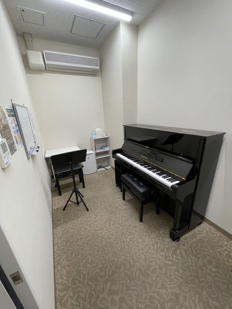 ピアノサロンで行っているレッスン内容の紹介です♪ お客様お一人お一人のご希望に沿ってレッスン内容を決めることが出来ますので、以下のレッスン内容を参考に是非ご検討下さいませ！ CONTENTS入門・初心者コースクラシックレッスンポピュラー曲レッスンシニア向けレッスンアンサンブルレッスンシステム・料金に […]