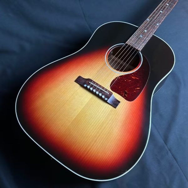 Gibson J-45 STD Red Spruce