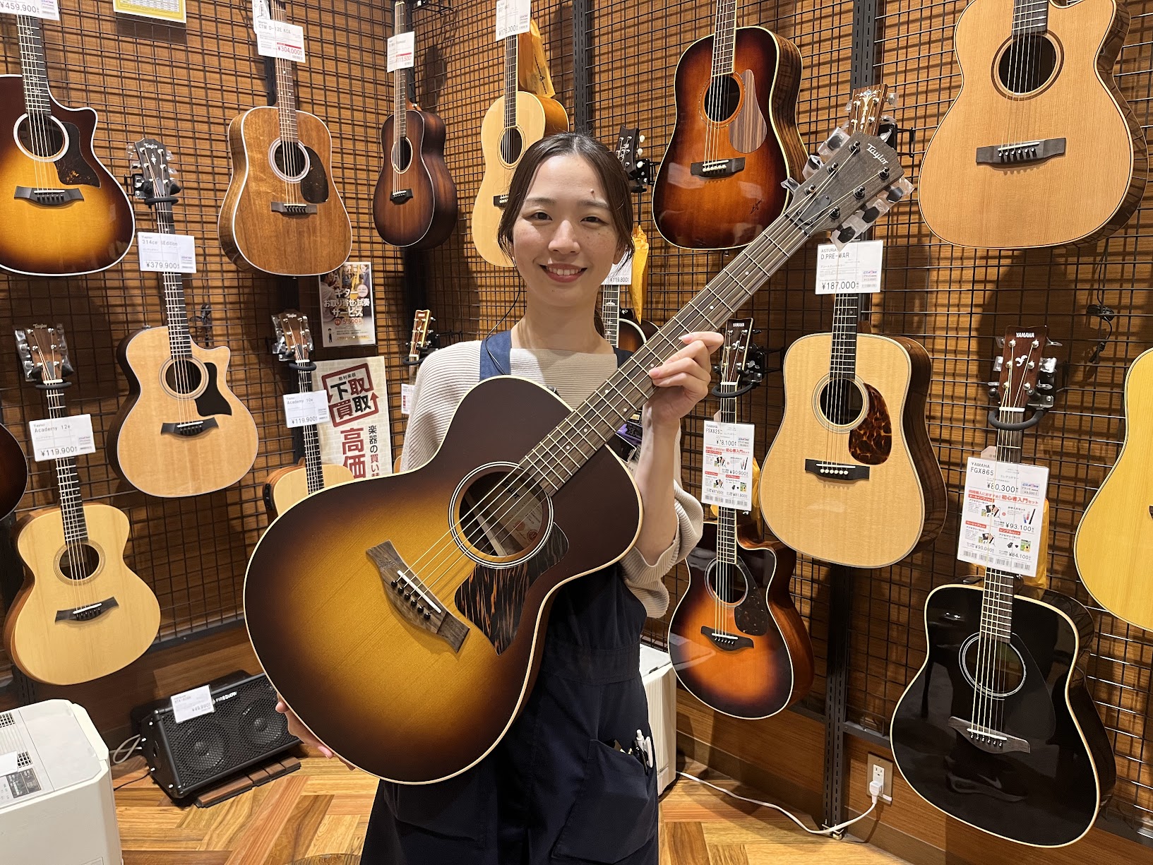 アコースティックギター担当土屋　彩佳（つちや　あやか）