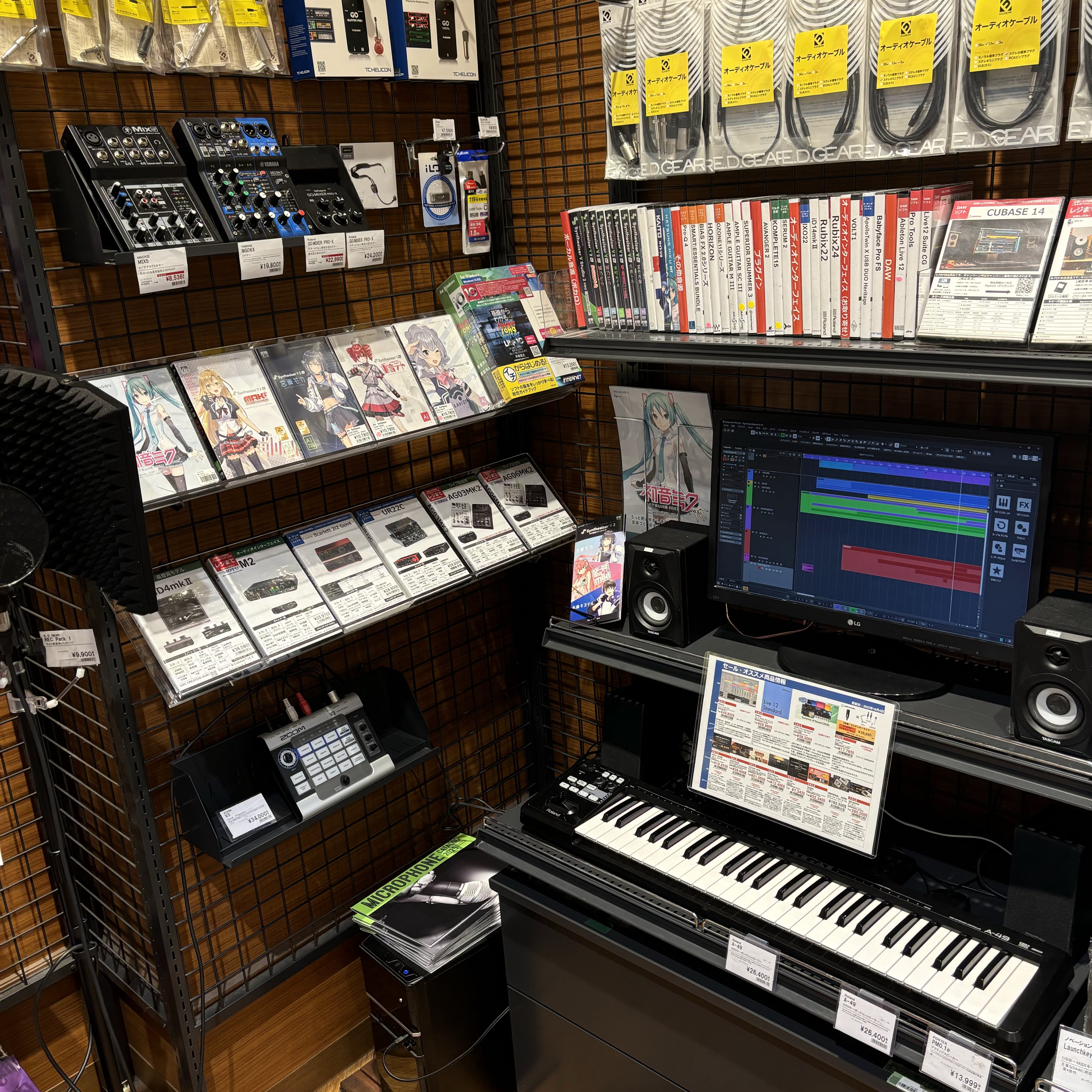 皆さんこんにちは。島村楽器ららぽーと湘南平塚店の小安です。 今回はライブ配信を始めてみたいと思っている方にオススメの機材をご紹介いたします。 CONTENTS配信に必要な機材は？デバイスマイクオーディオインターフェイスその他　揃えておくと便利なもの。最後に配信に必要な機材は？ インターネットが普及し […]