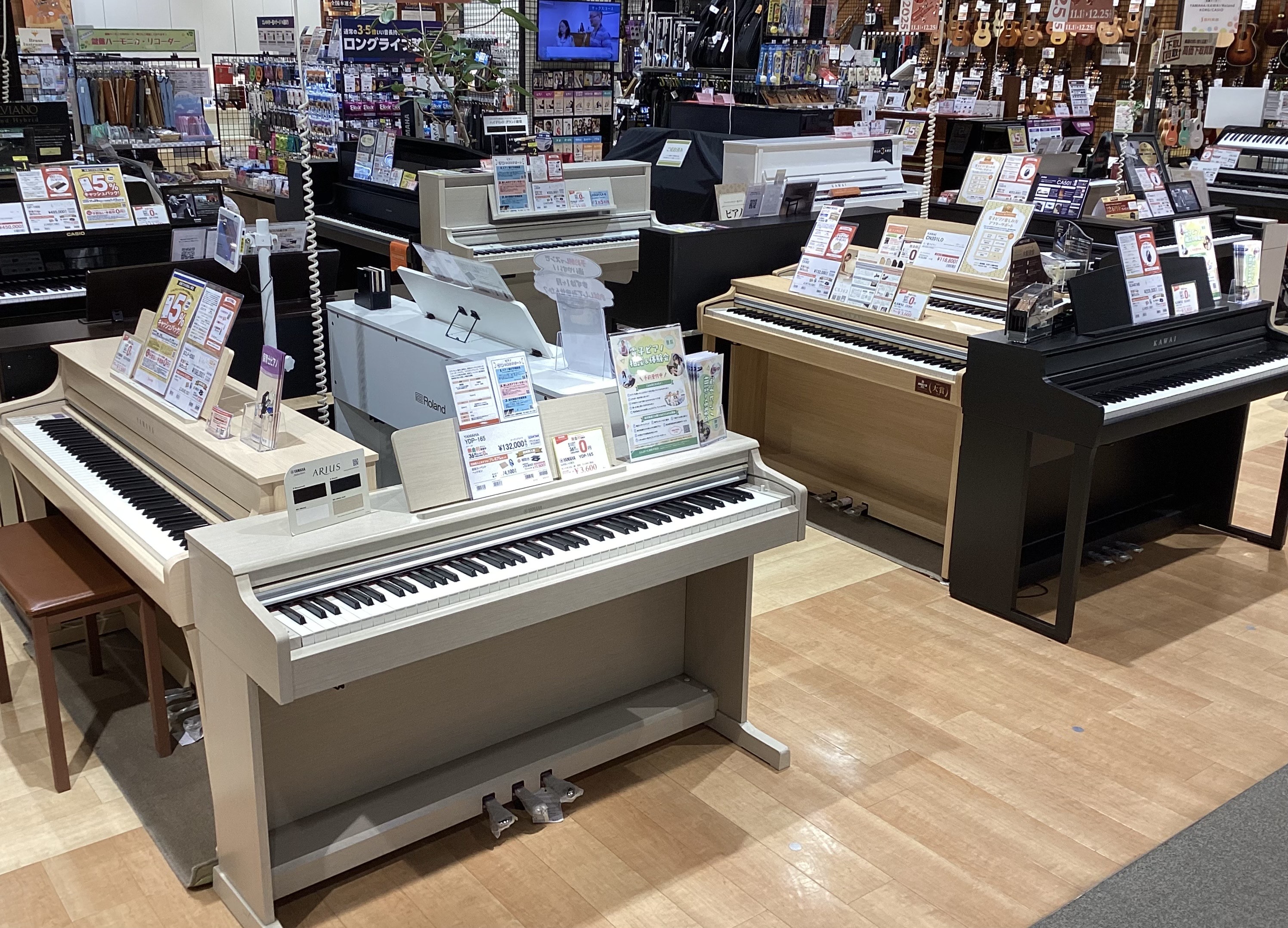 CONTENTS電子ピアノ・アコースティックピアノ売場でお客様にぴったりなピアノがみつかります♪ピアノ選びは私達がご案内いたしますアコースティックピアノ展示しております5％キャッシュバックキャンペーン開催中当店でピアノをご成約いただくメリット電子ピアノ 展示ラインナップお問い合わせ電子ピアノ・アコー [&hellip;]