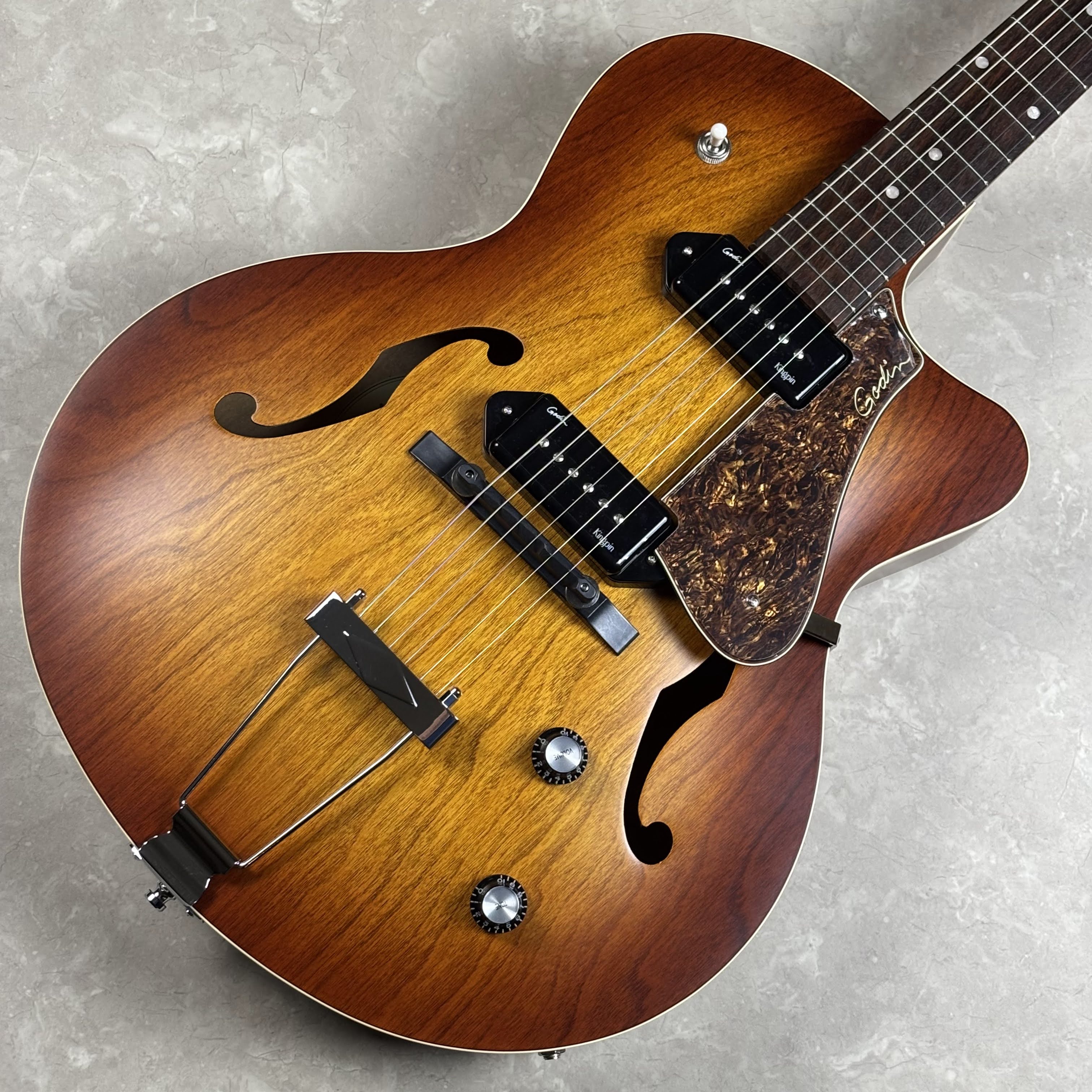 Godin5th Avenue CW Kingpin II Cognac Burst