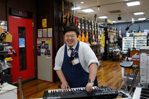 スタッフ写真 店長・電子ピアノ・シンセ・DTM・DJ・PA 木下