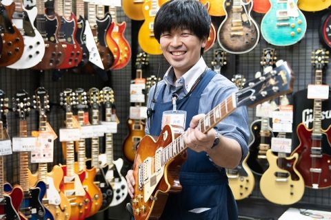 スタッフ写真 エレキギター・ベース 岩崎