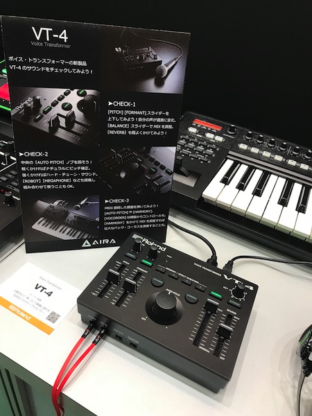 楽器フェア2018会場ではASTONのマイクと一緒に展示されております。 *Roland AIRAシリーズより、ケロケロからボコーダーまであらゆるボイスチェンジを可能にするボイス・トランスフォーマー（ボイスチェンジャー）「VT-4」が発売されます! 重量はわずか554g（電池×4本含む）のコンパクト […]