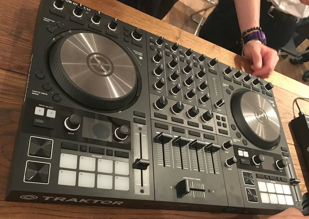 Native Instruments TRAKTOR KONTROL S4 MK3 | 新世代の4チャンネルDJシステム