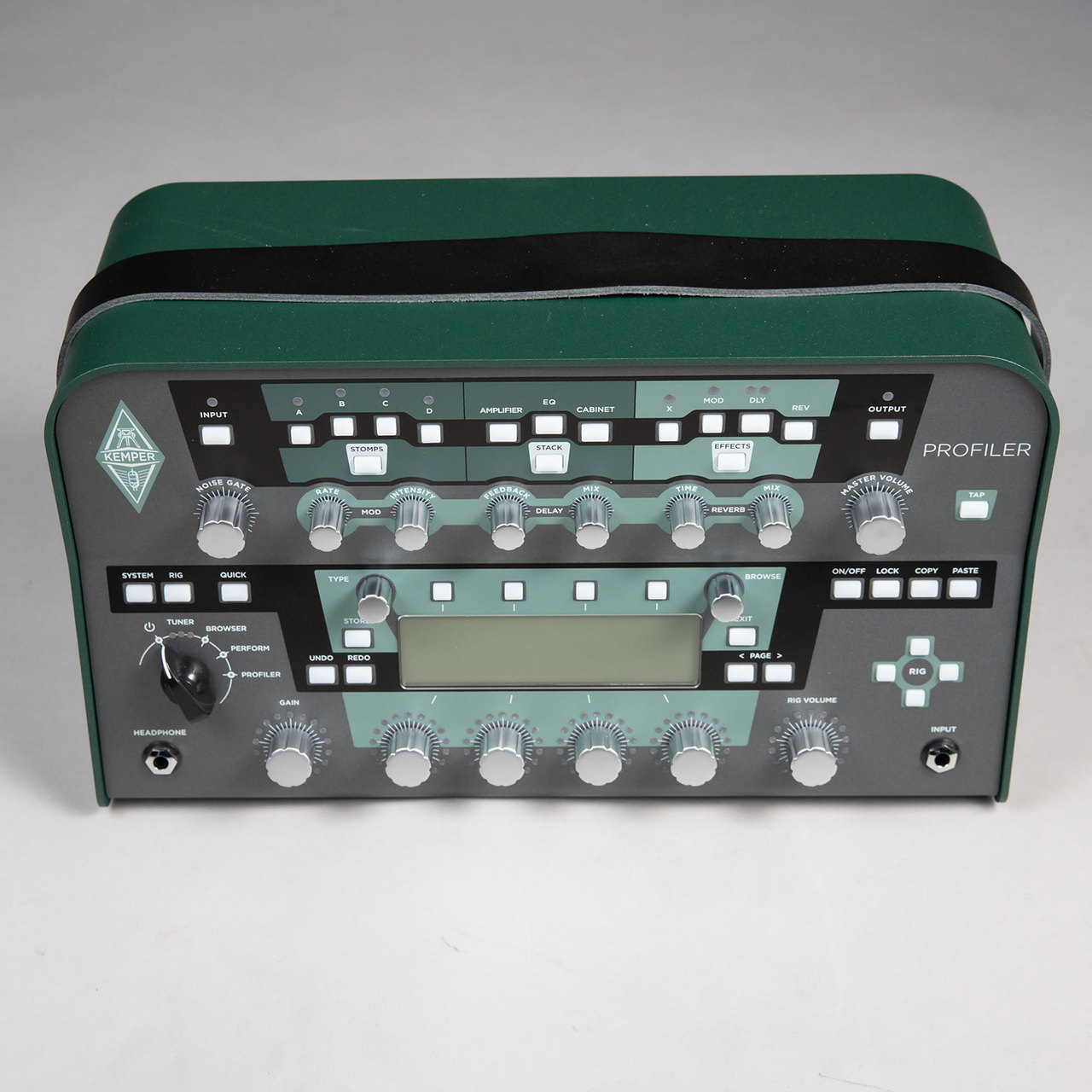 *Kemper POWER HEAD + REMOTE プロファイリングアンプ+フットコントローラー Kemper Profilerはギター/ベース用のオールインワン・ソリューション。マルチエフェクト、プリアンプ、オプションのパワーアンプを1台に凝縮し、幅広い接続性でライブやレコーディングなど、あら […]