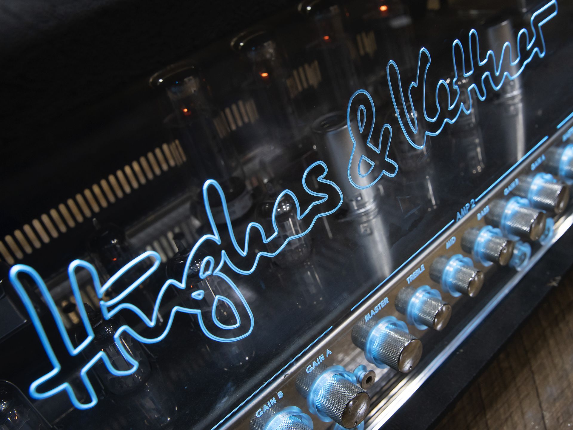 【USEDアンプ】幅広い音作りが可能！！人気ヘッドアンプが中古で入荷！！【Hughes&Kettner】