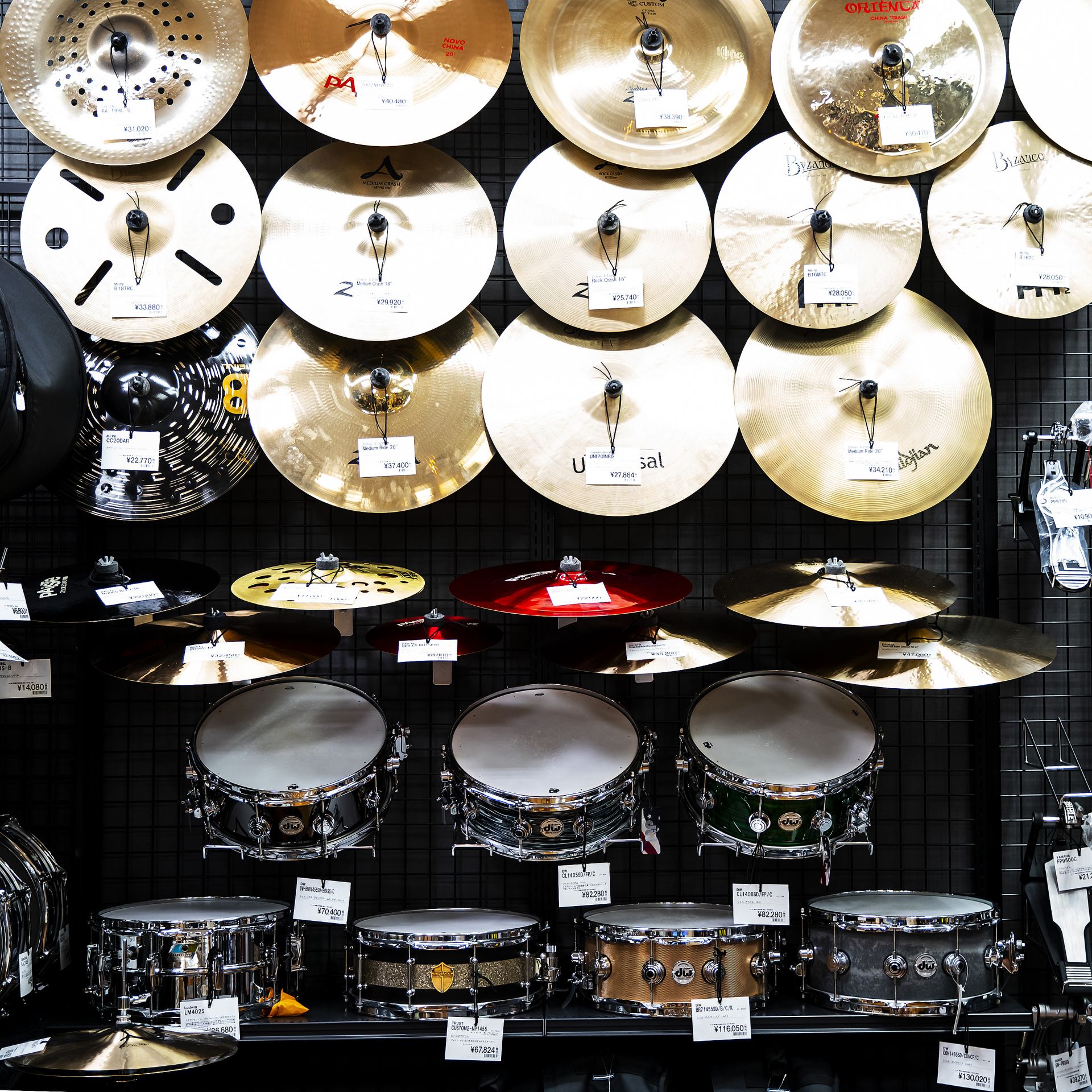 *“Cymbals & Snares SHOWCASE 2019” – Supported by the Drums Day – 人気シンバル、スネアを徹底的にフィーチャーするCymbals & Snares SHOWCASE 2019に、島村楽器広島パルコ店も参加します！！ -[https://d […]