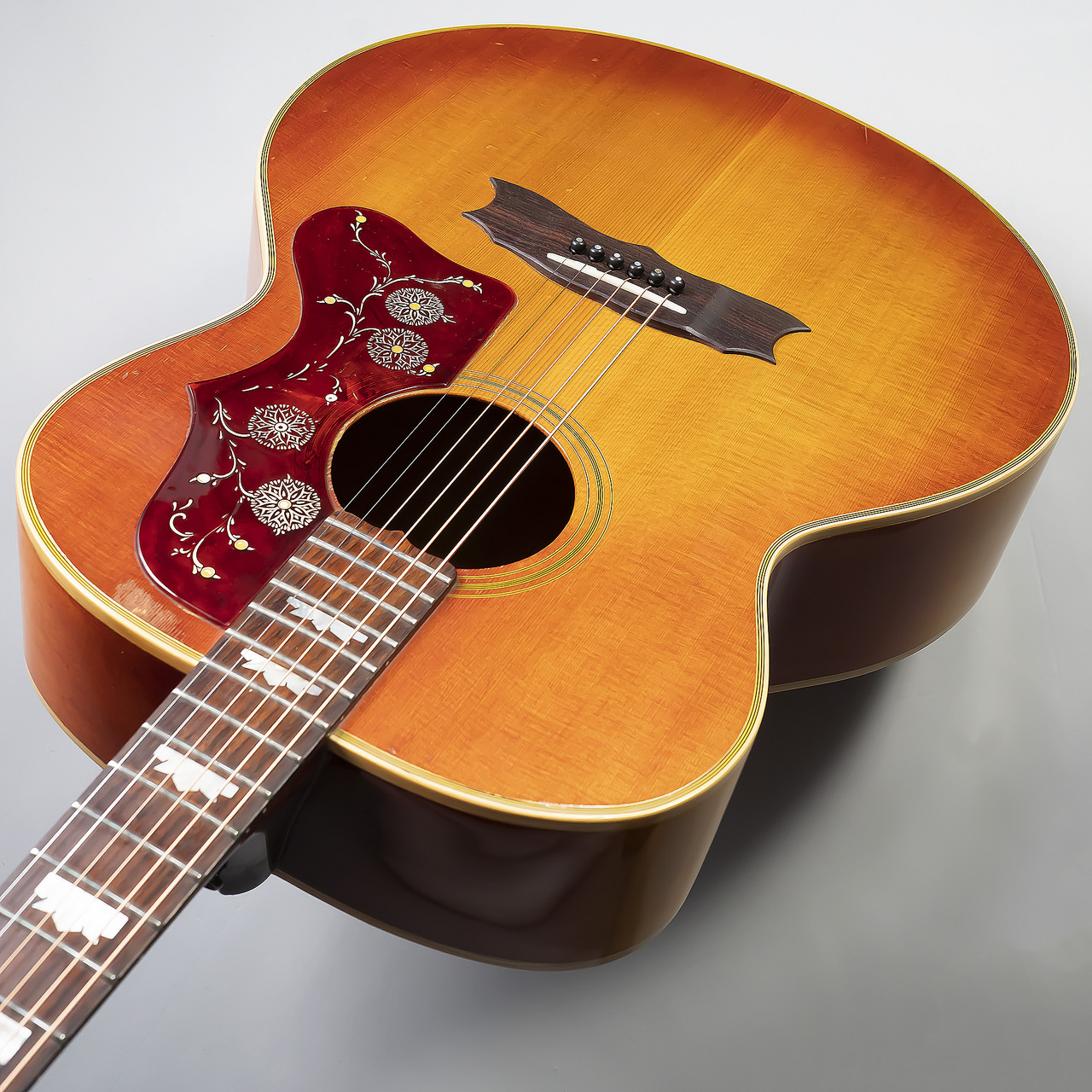 【USEDギター】Gibsonから名器J-200 artistが入荷！！