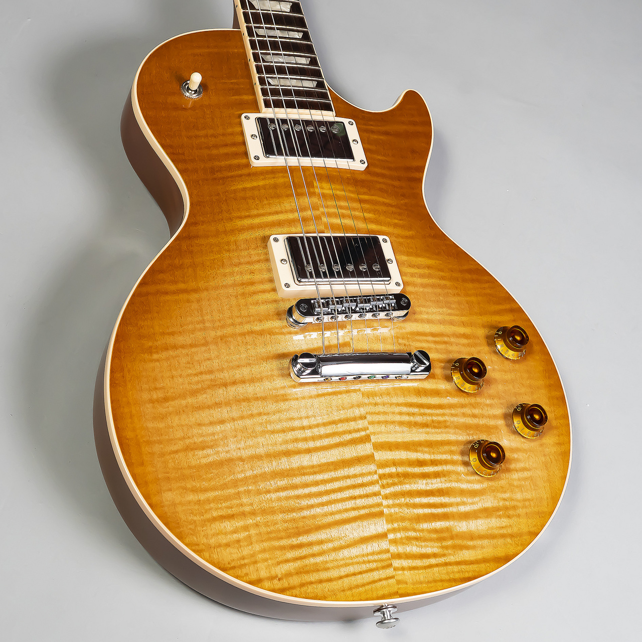 Gibsonから新しい試みをふんだんに取り入れたモデル、Les Paul Standardを新品特価でご提供いたします！