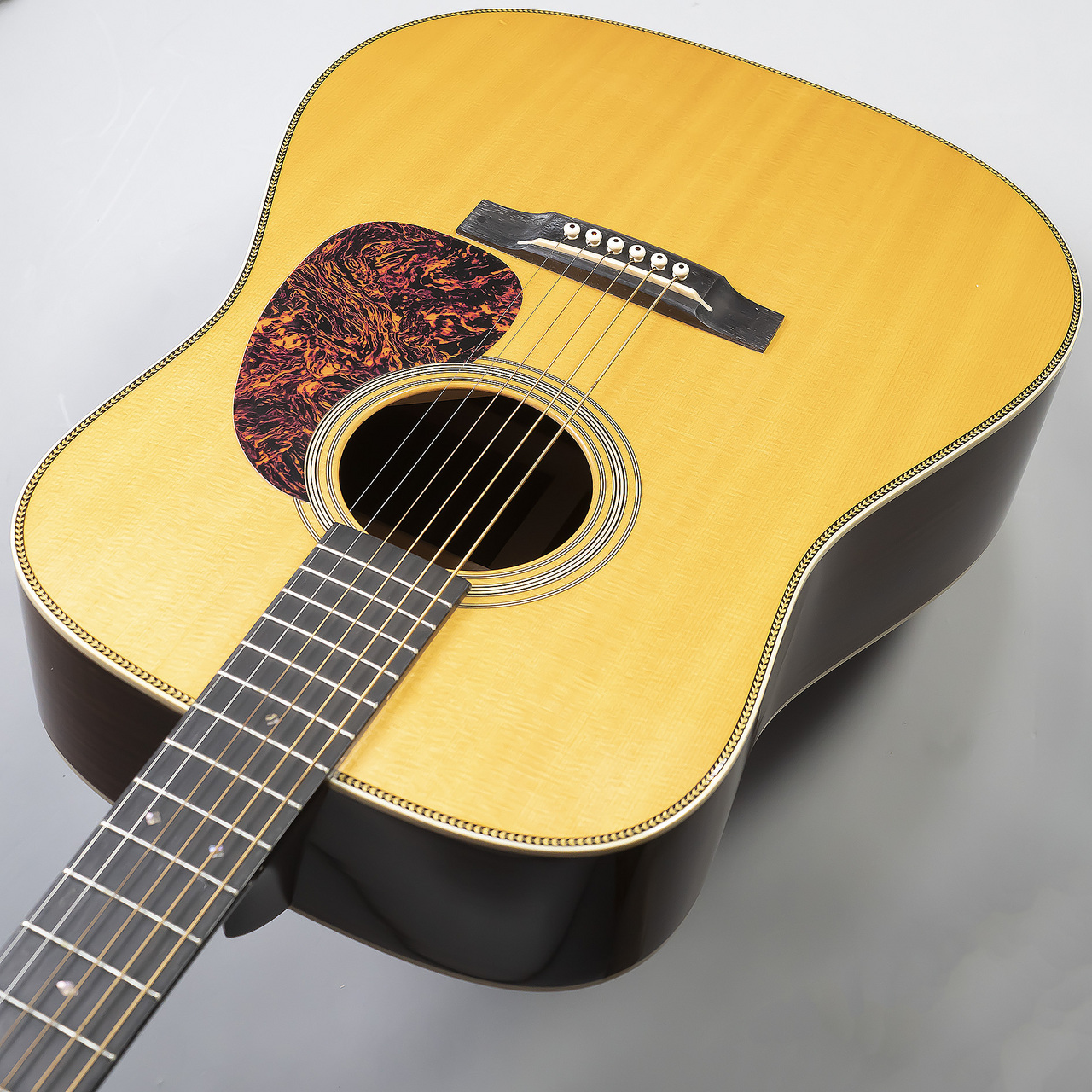 【USEDギター】Martinからレンジは広く、音域バランスの良いHD-28Vが入荷！！