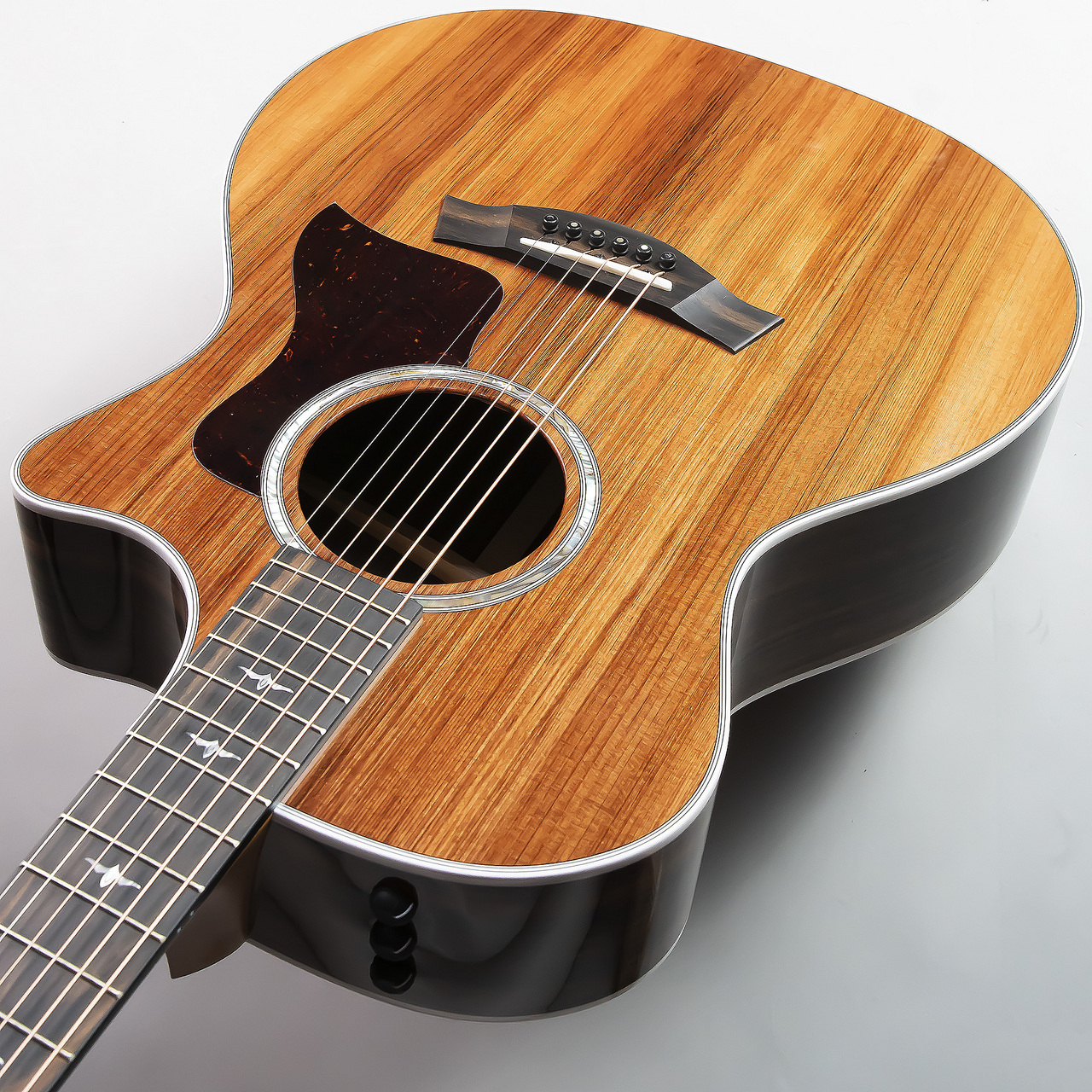 Taylorから国内入荷8本の限定モデル、LTD 414ce RW/SRDW入荷