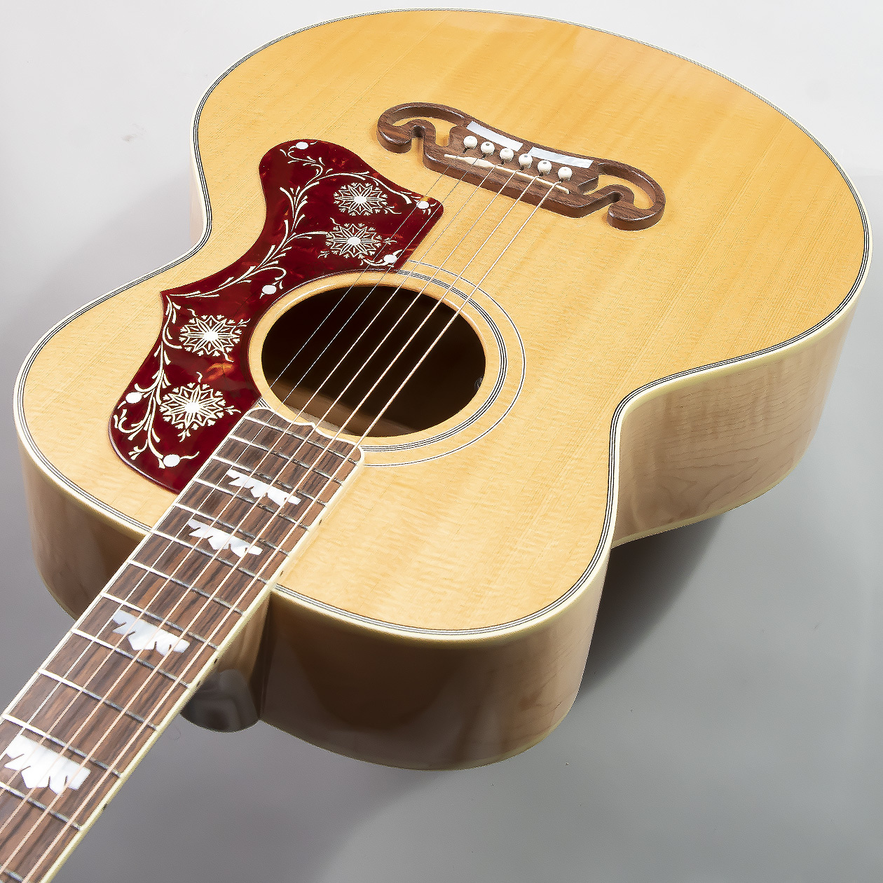 【USEDギター】Gibsonから美しい杢目が目を引くエミルー・ハリスのシグネチャーモデルが入荷！！