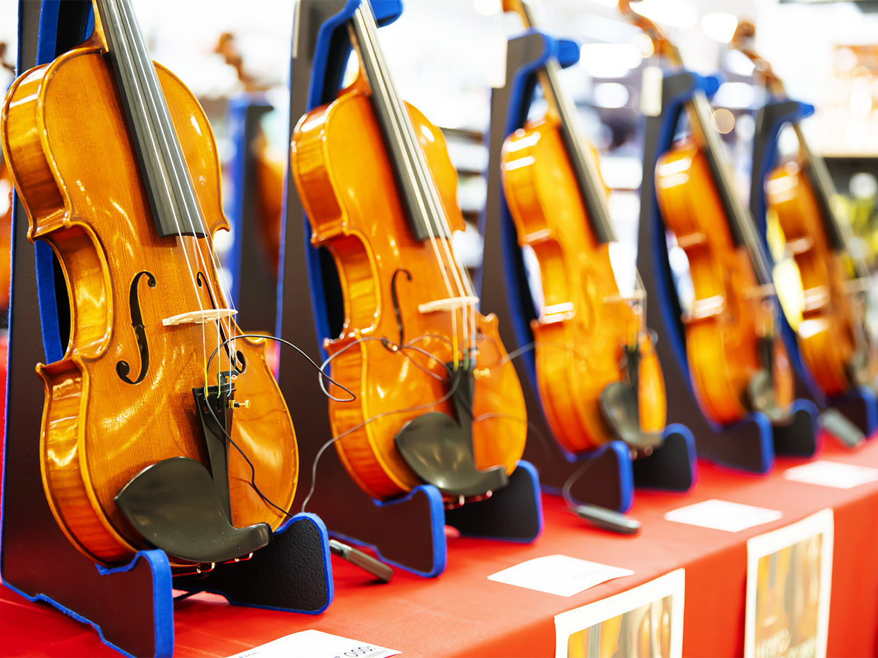 *普段店頭にない欧州のヴァイオリンを店内に一挙展示！！ 今回のフェアでは専門スタッフがドイツ、フランス、イタリア、チェコなど欧州各国の楽器を取り揃えます。ラインナップの中には入手が困難なオールドの楽器も複数本ご用意します。欧州のオールド楽器は弦楽器400年の歴史の中ではぐくまれた多種多様の楽器が眠っ […]
