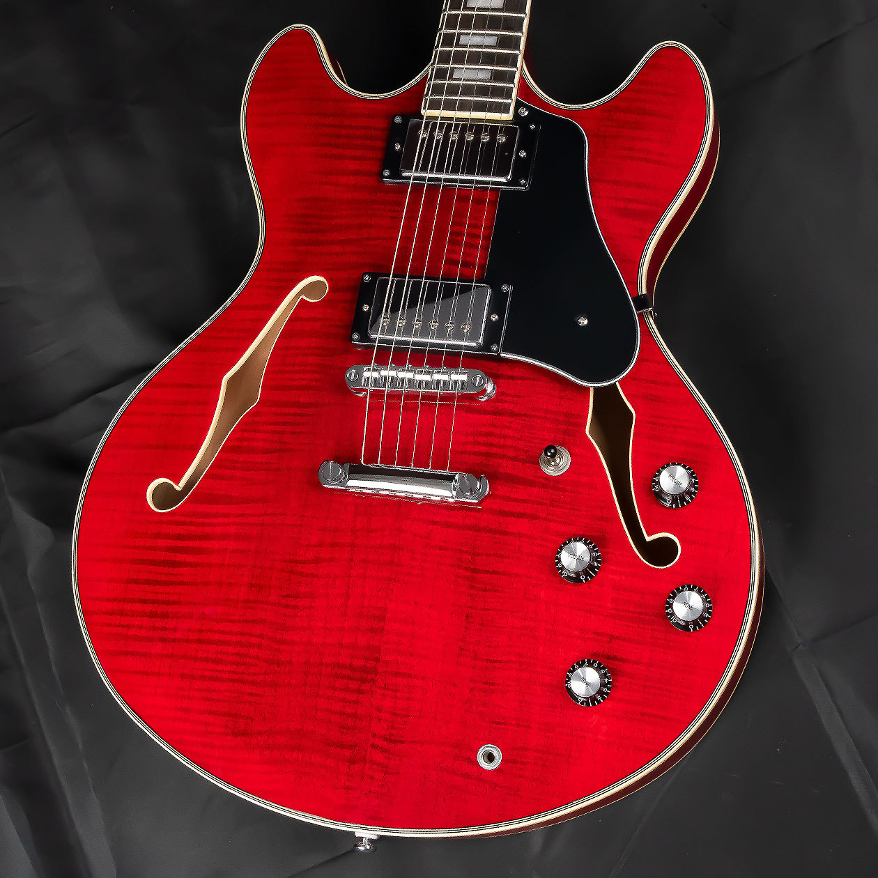 *Sire Larry Carlton H7/See-through Red(STR) ベーシスト、マーカスミラー氏が監修、使用したことで国内では有名となり、そのコストパフォーマンスと非常に優れたプレイアビリティに今でも世界中でも評価されているSire（サイアー）ですが、この度ラリーカールトン氏と提 […]