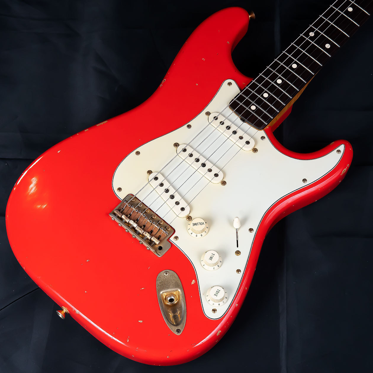 *Fender Custom Shop 1960 John Cruz Relic Stratocaster/Fiesta Red 1997年製 マスタービルダーとしてジョンクルーズ氏が昇格する以前にチームビルド時代に氏の制作指揮のもと製作された一本です。当時、フェンダーはレリック作業を外注しており、 […]