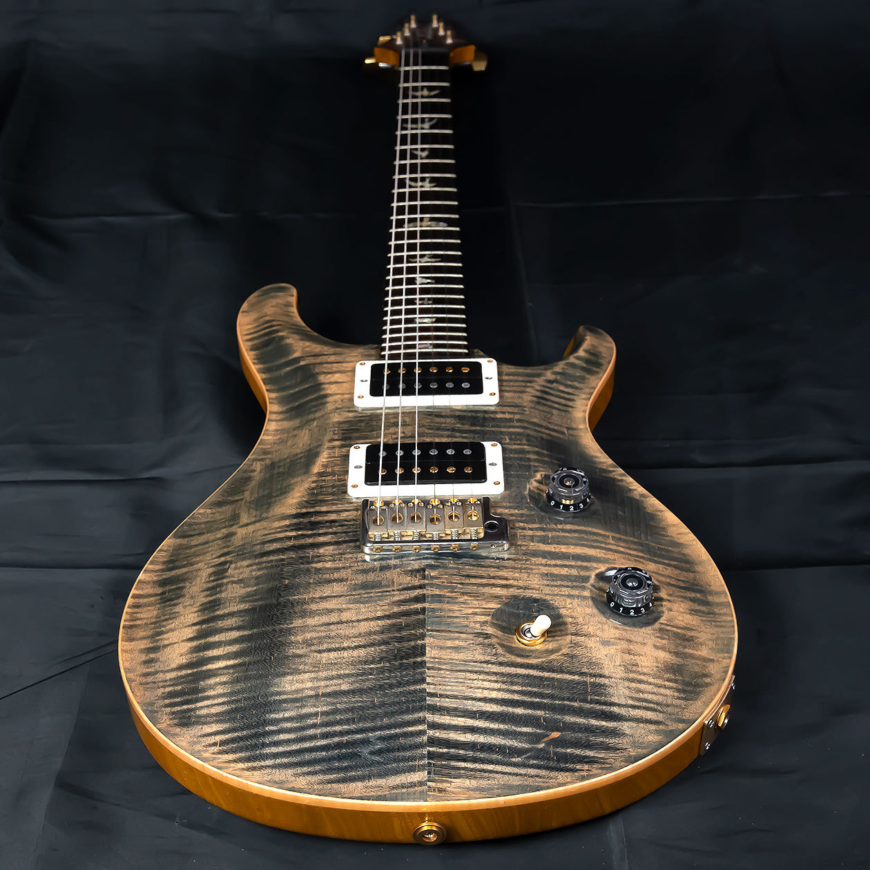 *Paul Reed Smith(PRS) Custom24 2016 LIMITED 2016年のリミテッドモデルが入荷致しました。バック、ネックマテリアルには高価で希少な材としても知られる「コリーナ」が使用されているのが最大の特徴です。マホガニーに似ている材で特に中、高音域の音の抜けがよいのです […]