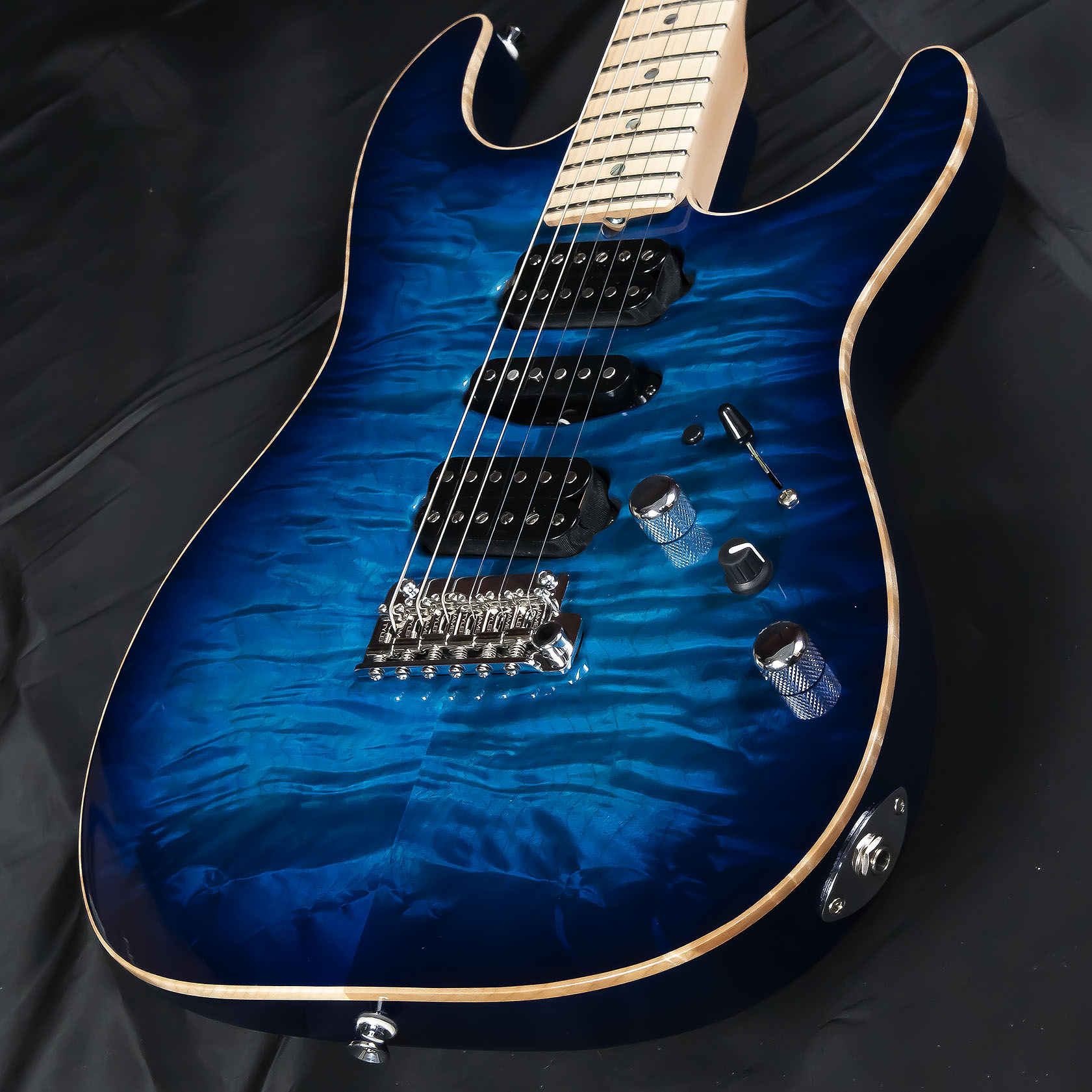 *James Tyler Japan Studio Elite HD HSH/Blue Burst ハイエンドギターブランドとして確固たる地位を築き、様々な有名アーティスト、ギタリストが使用しており、ハイエンドブランドを語る上で外せないのが「ジェームスタイラー」。この度、日本製の「ジェームスタイラー […]