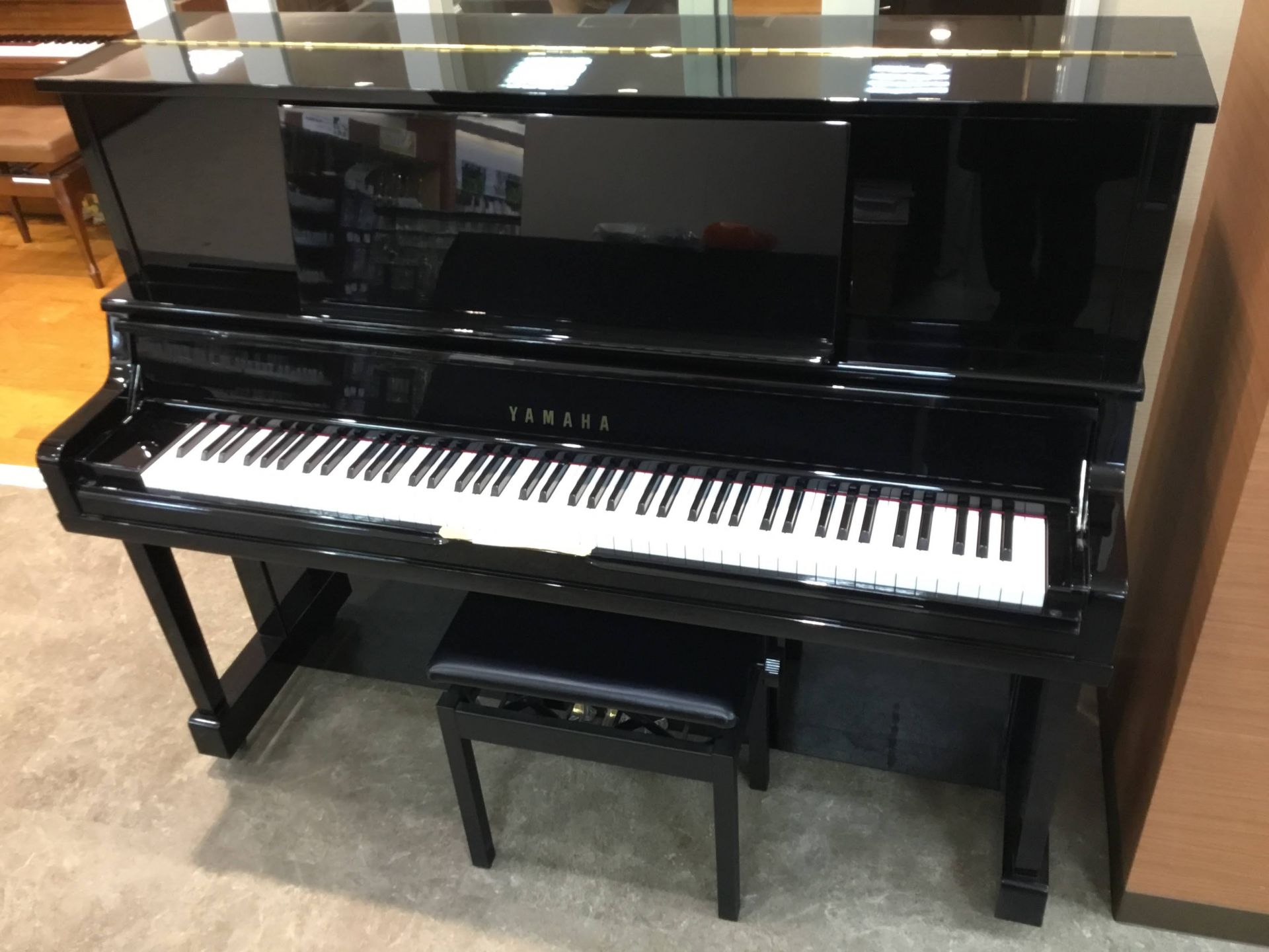 中古アップライトYAMAHA　UX10A