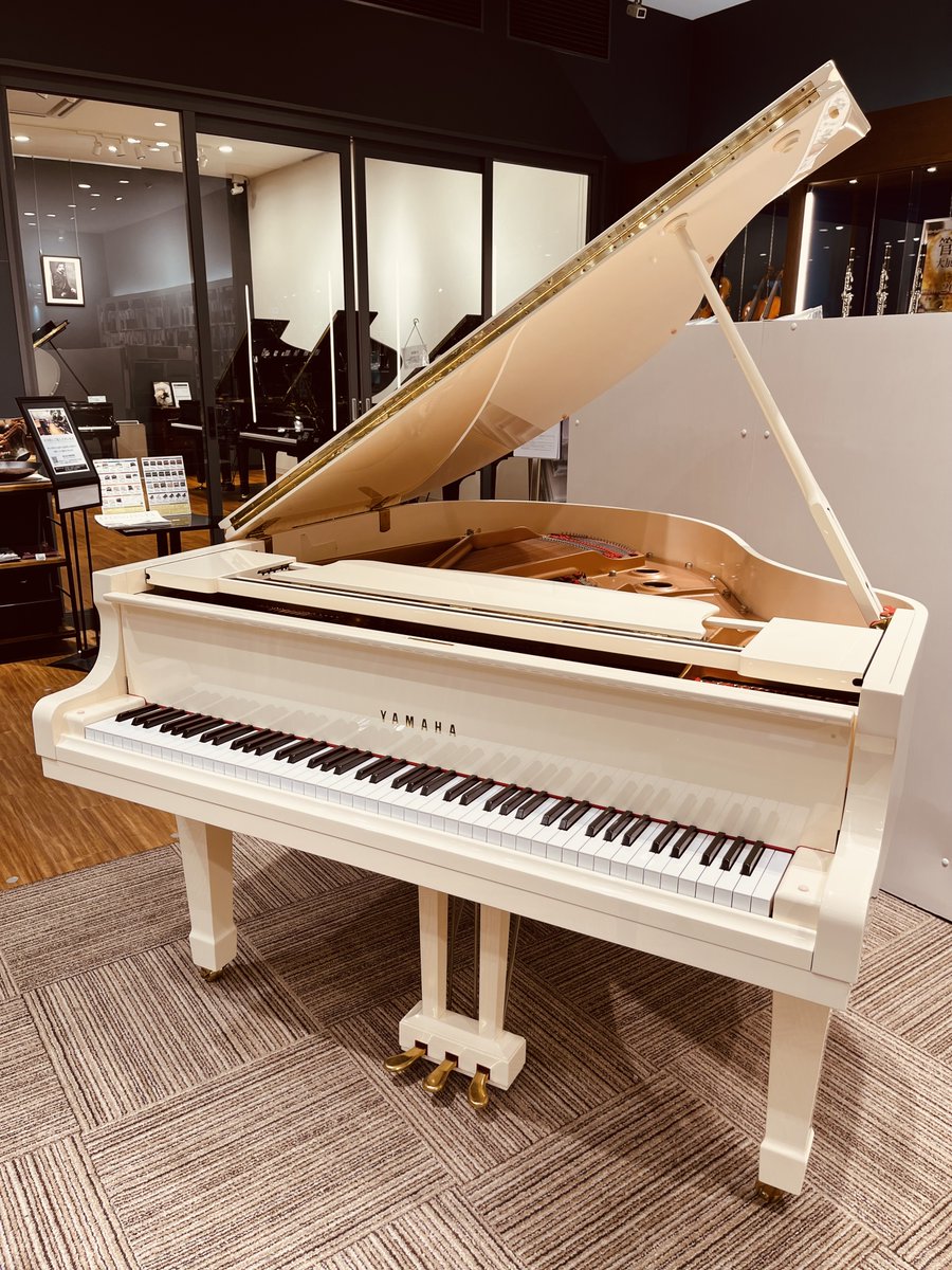 中古グランドピアノYAMAHA C1(WH)