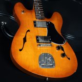 【USED/中古】FANO Guitarからジャズをプレイする方だけではなく、ロック、ブルースや、ポップス、バラードなど幅広いジャンルで活躍するAlt de Facto GF6 Humbucker Amber Burst Rosewood NOS入荷！！