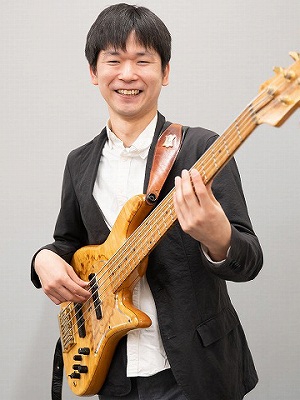 CONTENTS講師プロフィールインタビューお申込み・お問合せ講師プロフィール インタビュー ①好きな得意な演奏ジャンルはなんですか？ 佐々木)どんなジャンルでも好きなのですが、歌謡曲の耳に残るアレンジや、ジャズのアドリブの解釈とかを考えながら演奏するのが好きです。 ②どんな方がレッスンに通われてい […]