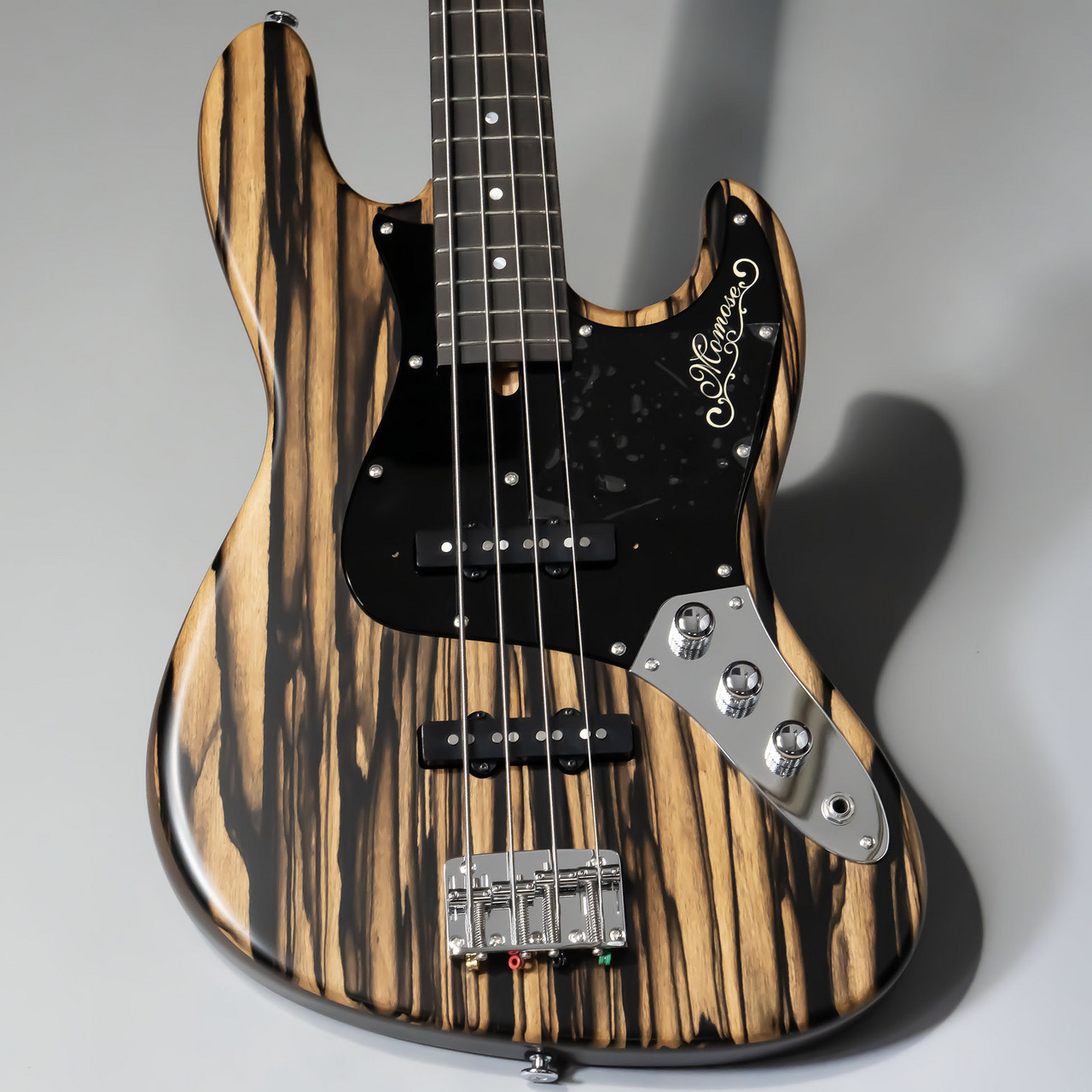 momoseMJ-PME/E EQS Pale Moon Ebony Top