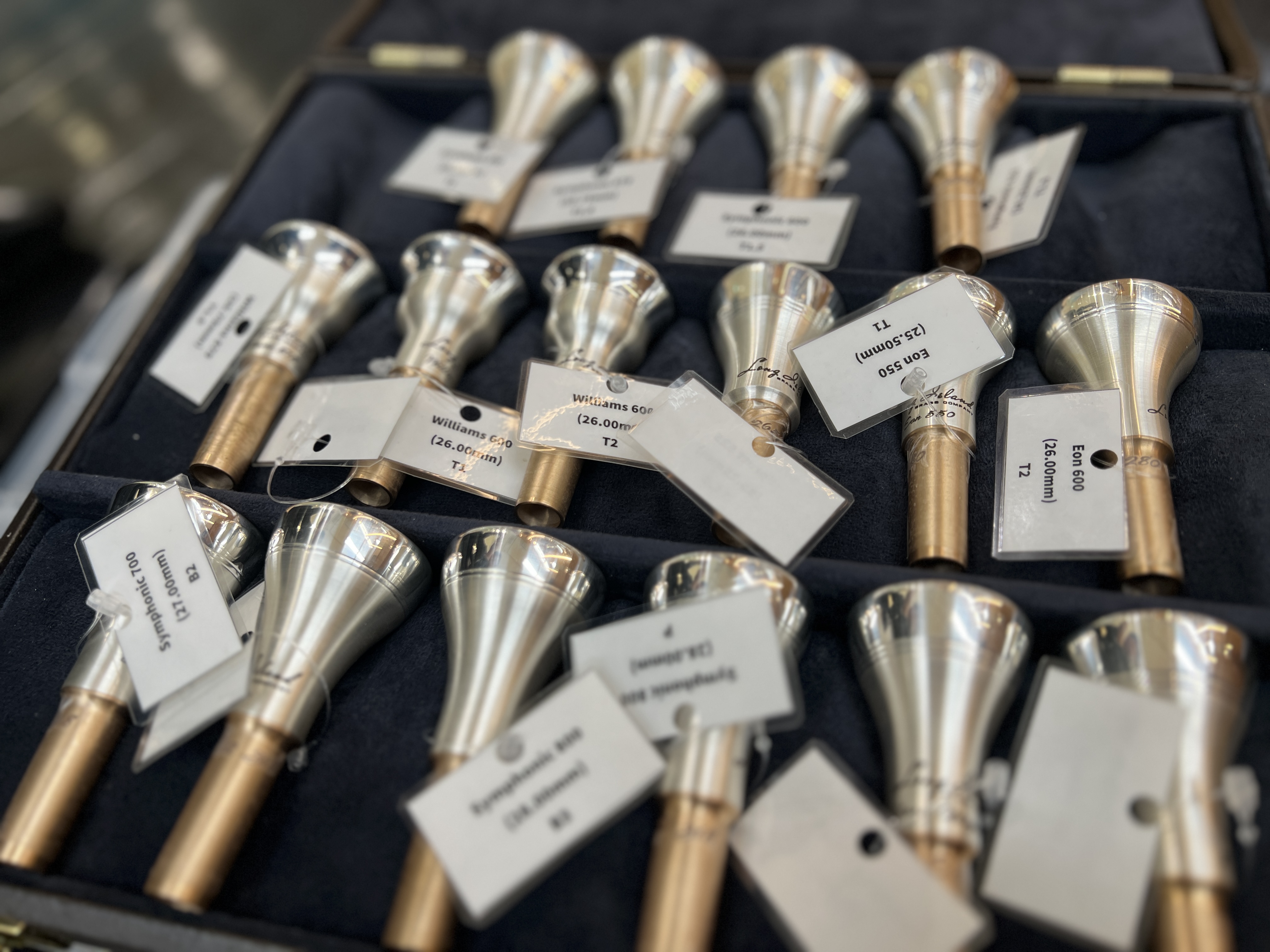 NYから届く、次世代の響き。 ニューヨーク郊外の気鋭の工房から世界のトッププレイヤーの注目を集めるマウスピース『Long Island Brass』が上陸。期間中、ラインナップを一堂に展示いたします。マウスピースと合わせてトロンボーン展示数も拡充し、当店限定仕様のGlanzカスタマイズトロンボーンの [&hellip;]