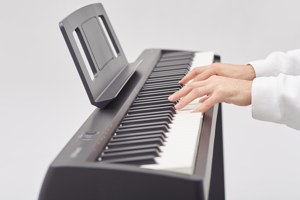 【電子ピアノ】Roland / FP-10  ピアノタッチ鍵盤採用の小型ポータブルピアノ
