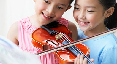 *ヴァイオリン教室＆チェロ教室ございます♪ ヴァイオリン・チェロともに、分数サイズの楽器で未就学の小さなお子様から学ぶことが可能です。また、大人の初心者さんも、「憧れの弦楽器に挑戦！」ということで、多く通われています。 体験レッスン時は楽器のお貸出しが可能で、ご入会後も楽器のご購入アドバイスや、ご購 […]