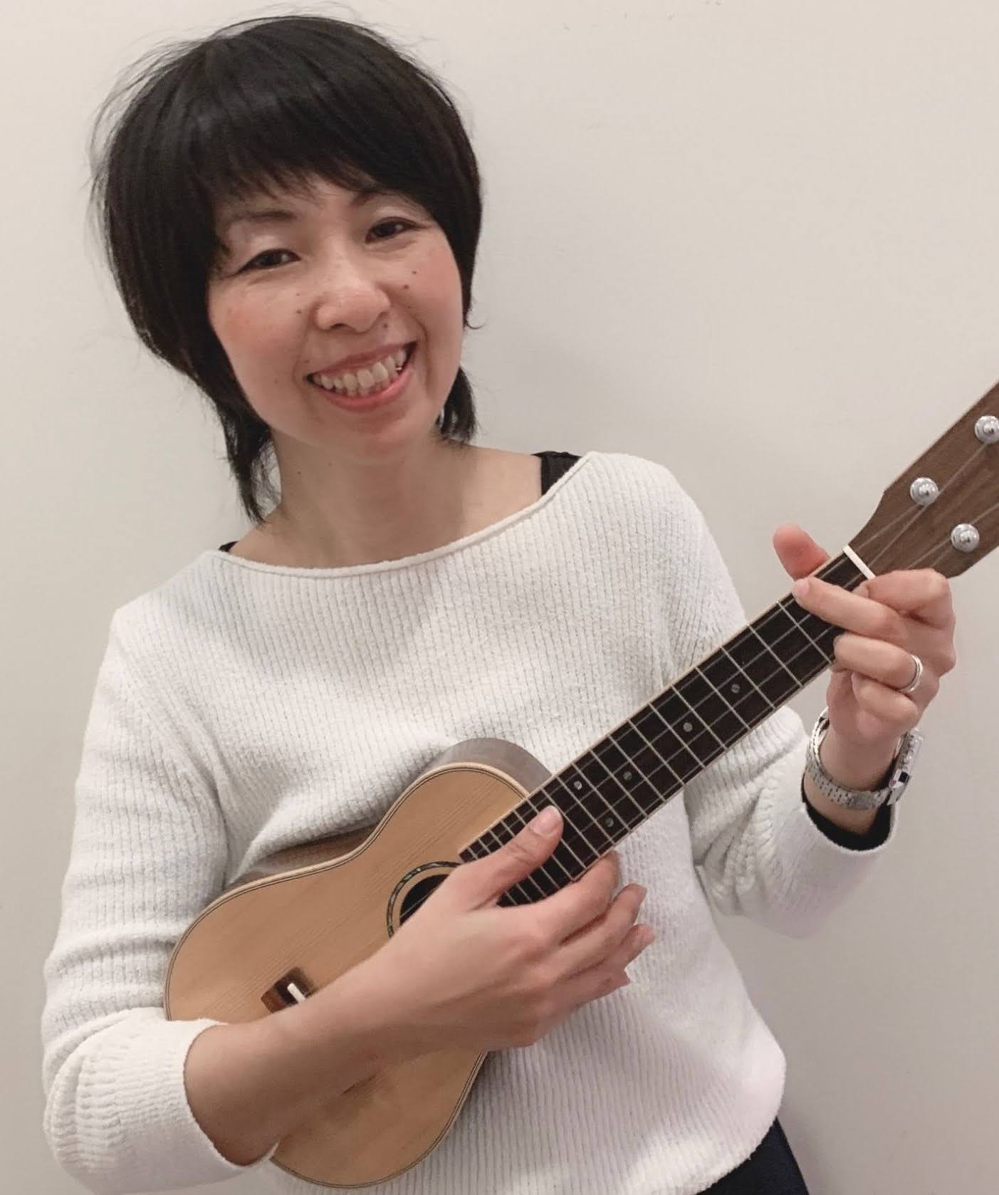 ウクレレ<br />
《開講曜日 / 土》小田　真由美
