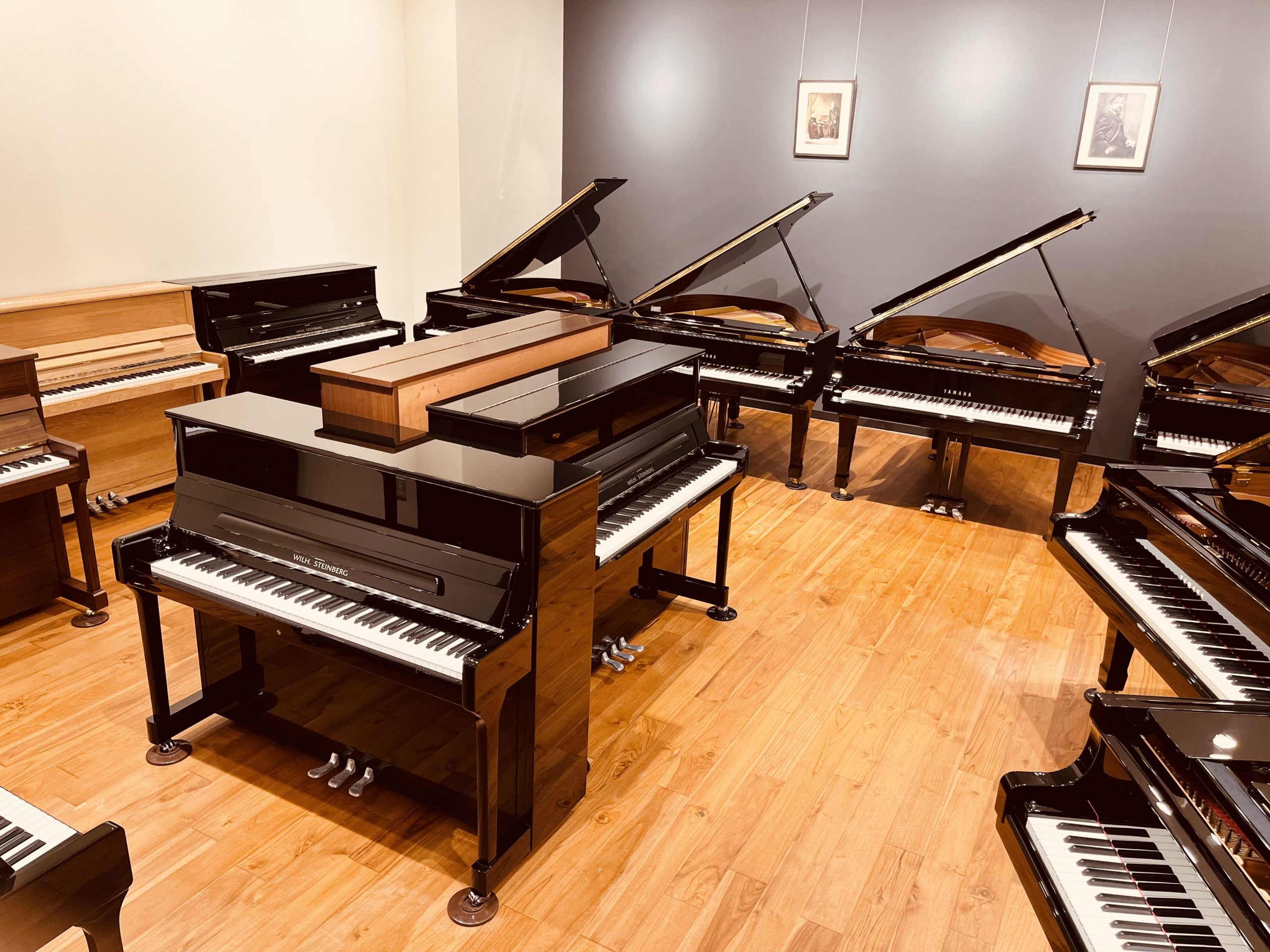 展示中のグランドピアノ・アップライトピアノのご紹介と、入荷予定情報、キャンペーンのご案内
