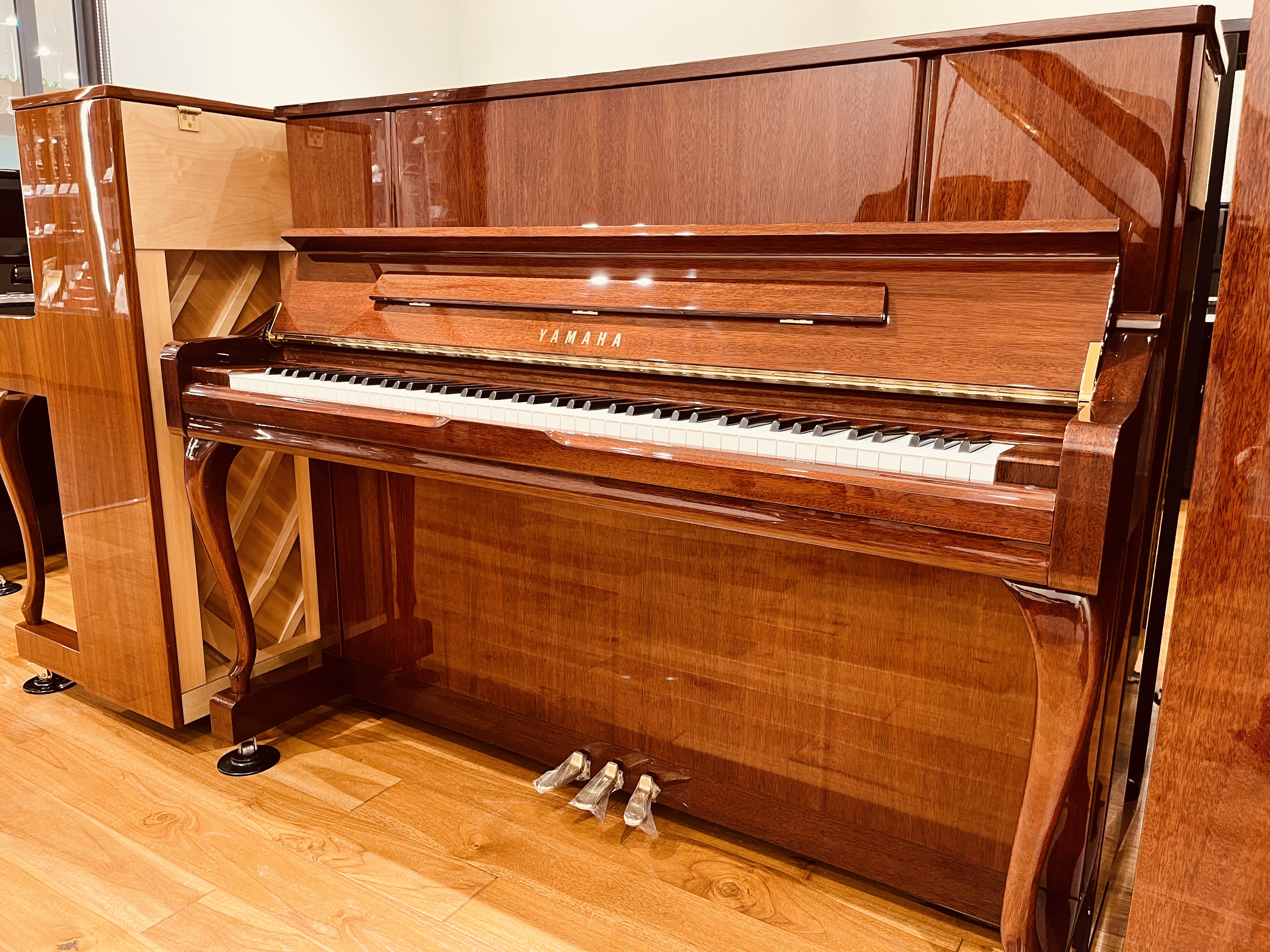 中古アップライトピアノYAMAHA YU10MhC