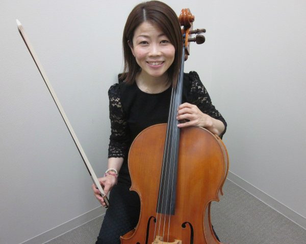 チェロ<br />
《開講曜日 / 木・日》稲葉　クミ