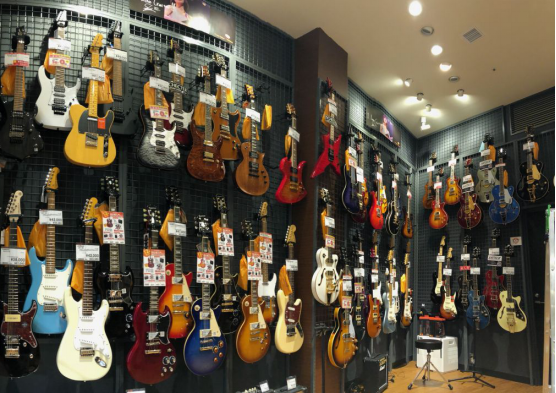 初心者に人気のモデルを多数展示!▶エレキギター&エレキベース情報