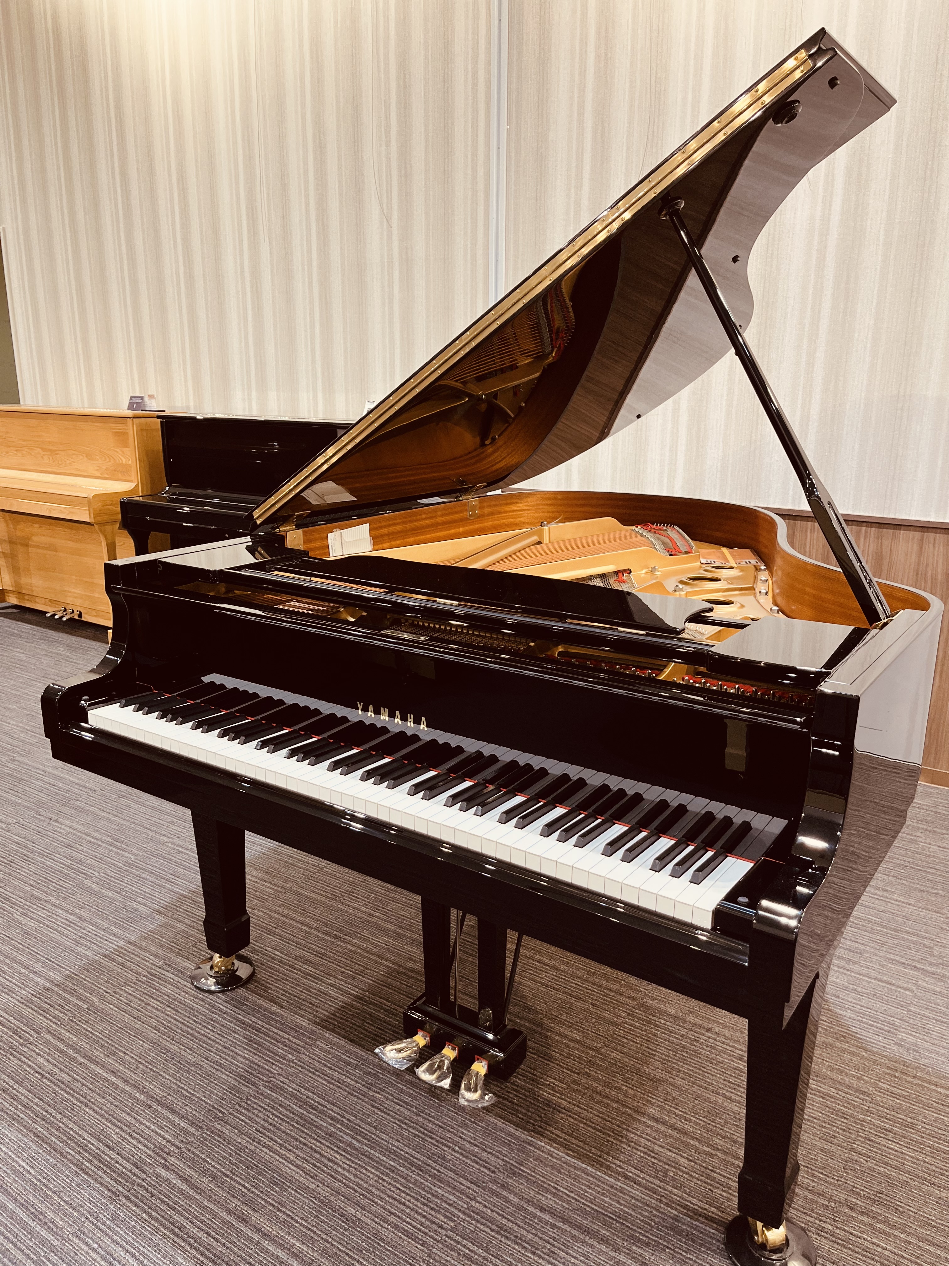 中古グランドピアノYAMAHA C3E