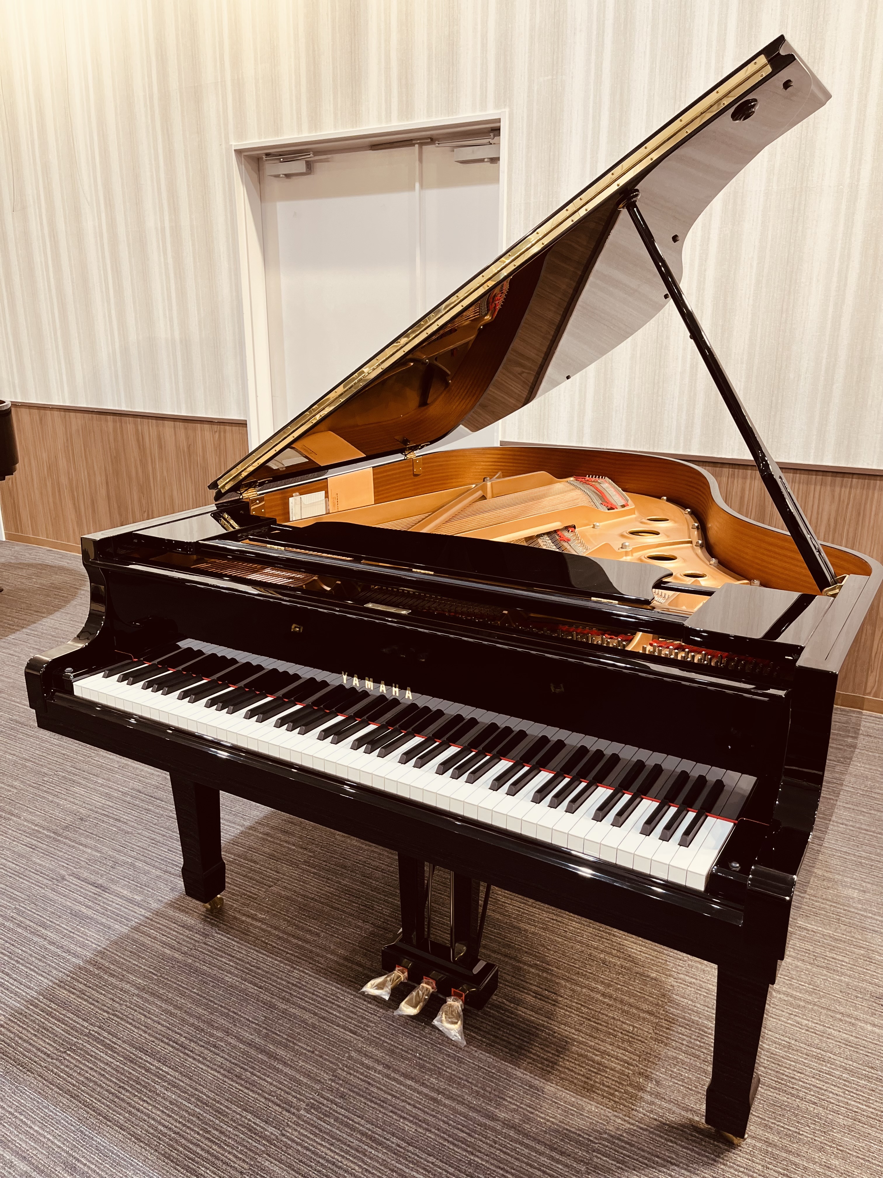 中古グランドピアノYAMAHA C3